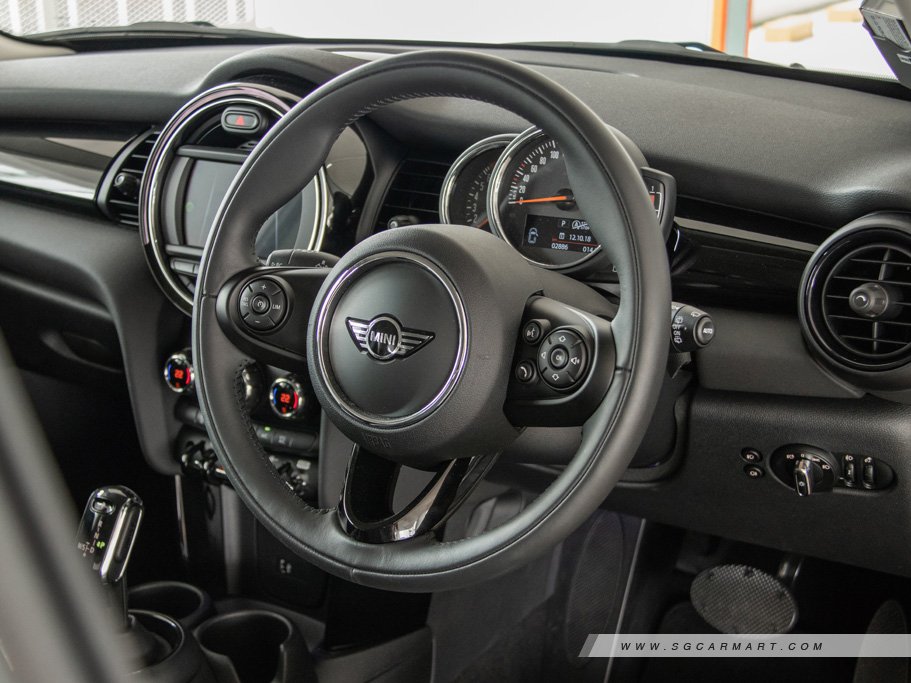https://i.i-sgcm.com/new_cars/cars/12316/12316_g11
