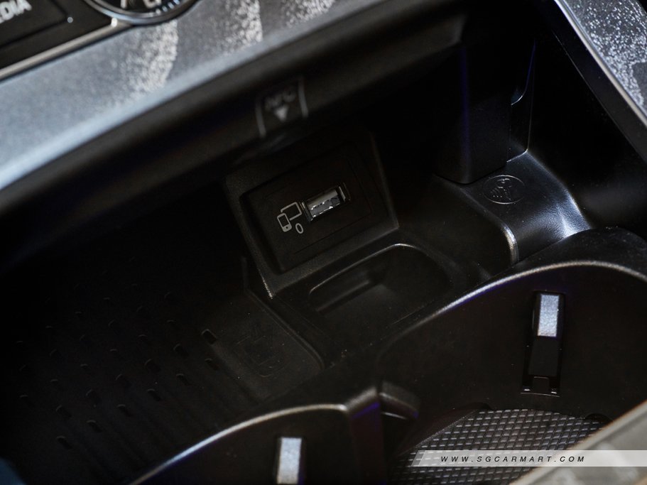 https://i.i-sgcm.com/new_cars/cars/12329/12329_g47