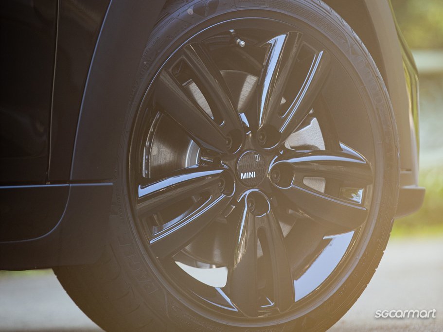 https://i.i-sgcm.com/new_cars/cars/12340/12340_g104