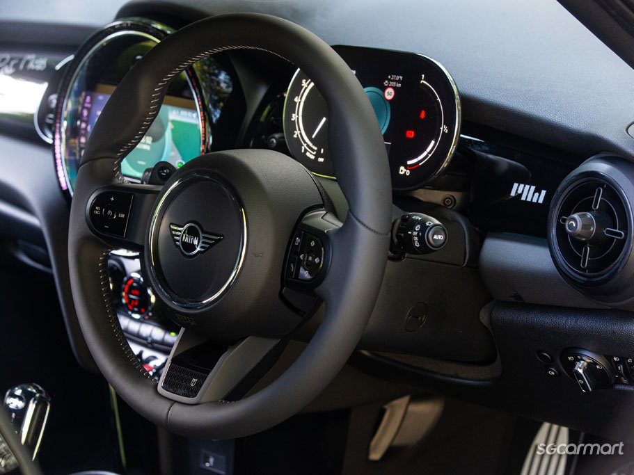 https://i.i-sgcm.com/new_cars/cars/12340/12340_g108