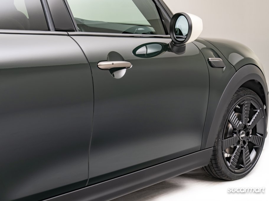 https://i.i-sgcm.com/new_cars/cars/12341/12341_g128