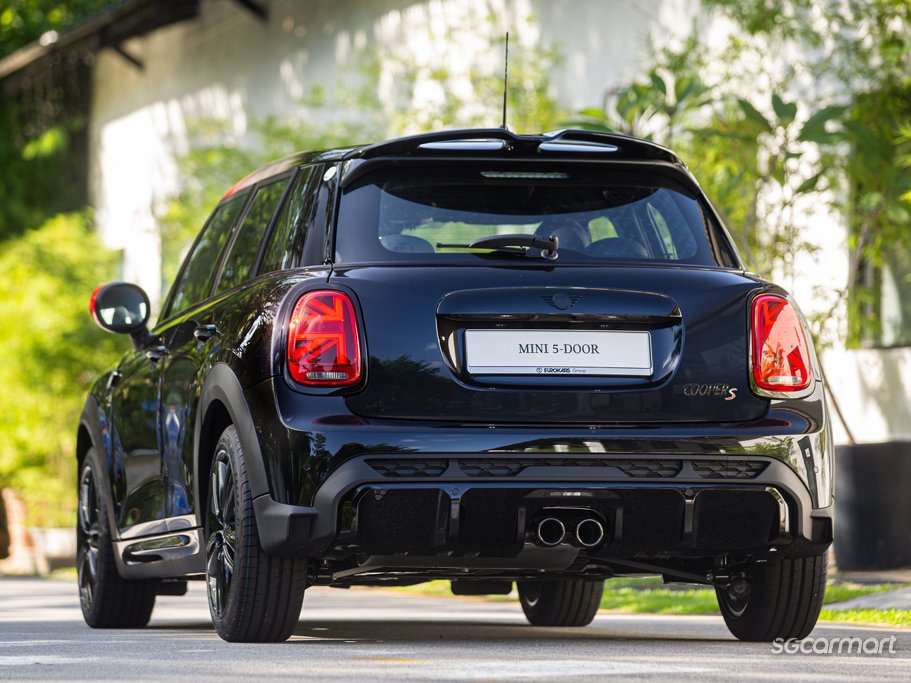 https://i.i-sgcm.com/new_cars/cars/12341/12341_g93