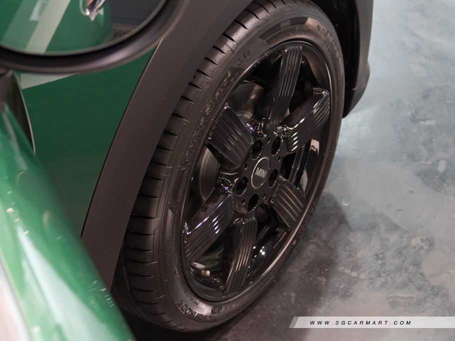 https://i.i-sgcm.com/new_cars/cars/12342/12342_g7