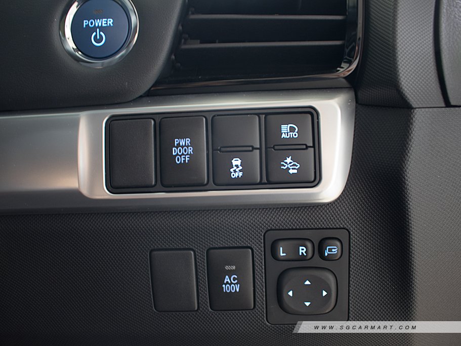 https://i.i-sgcm.com/new_cars/cars/12345/12345_g23