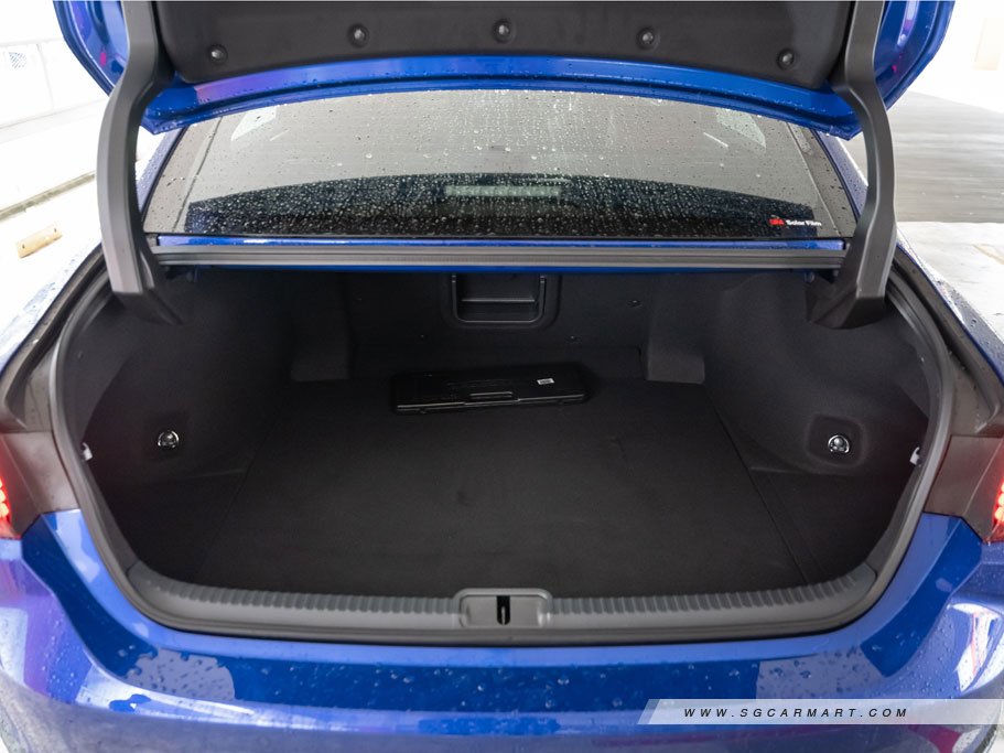 https://i.i-sgcm.com/new_cars/cars/12374/12374_g40