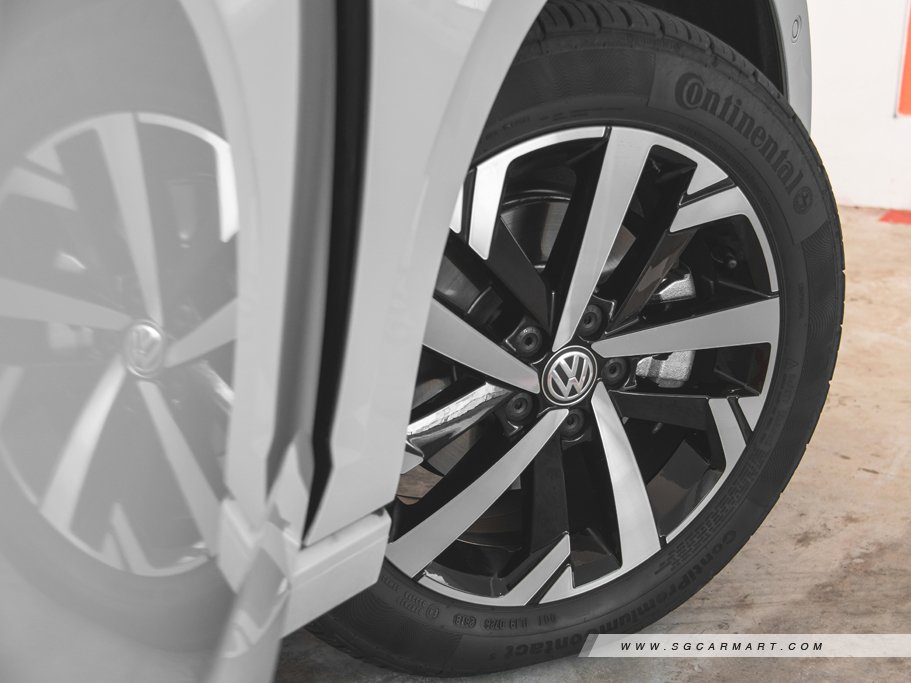 https://i.i-sgcm.com/new_cars/cars/12387/12387_g49