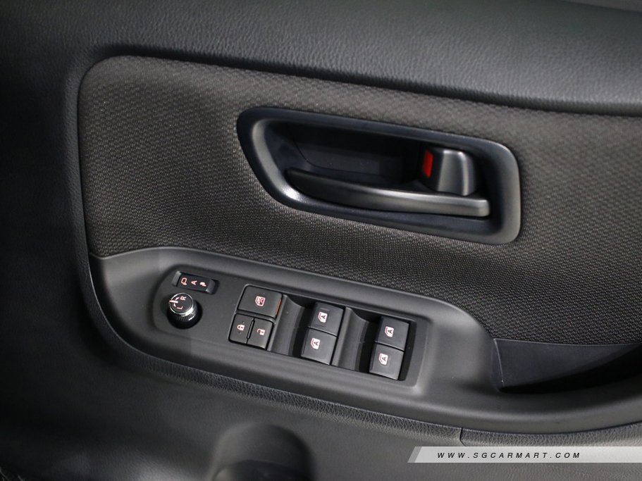 https://i.i-sgcm.com/new_cars/cars/12390/12390_g11
