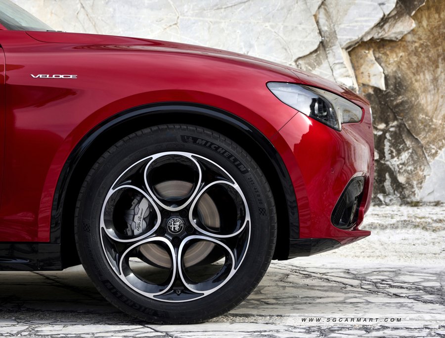 https://i.i-sgcm.com/new_cars/cars/12392/12392_g102