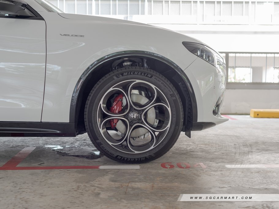 https://i.i-sgcm.com/new_cars/cars/12392/12392_g114