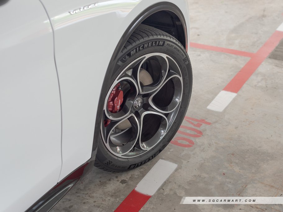 https://i.i-sgcm.com/new_cars/cars/12392/12392_g117