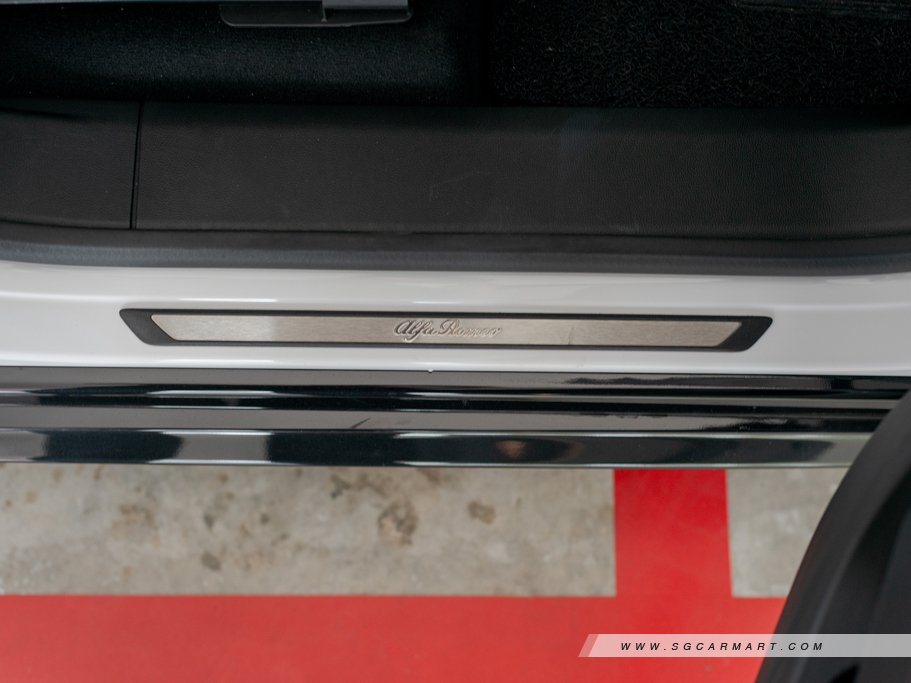 https://i.i-sgcm.com/new_cars/cars/12392/12392_g122