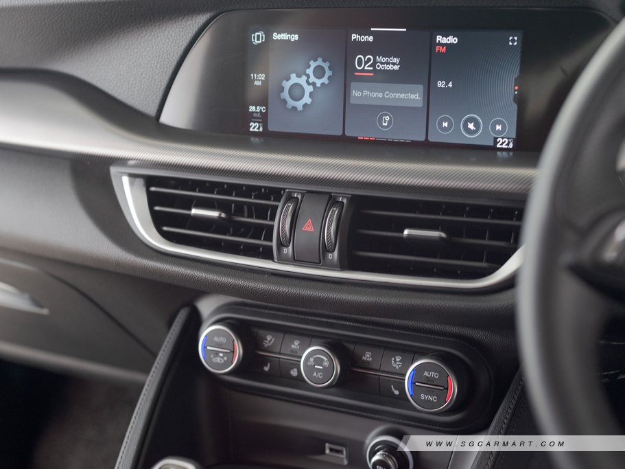 https://i.i-sgcm.com/new_cars/cars/12392/12392_g124