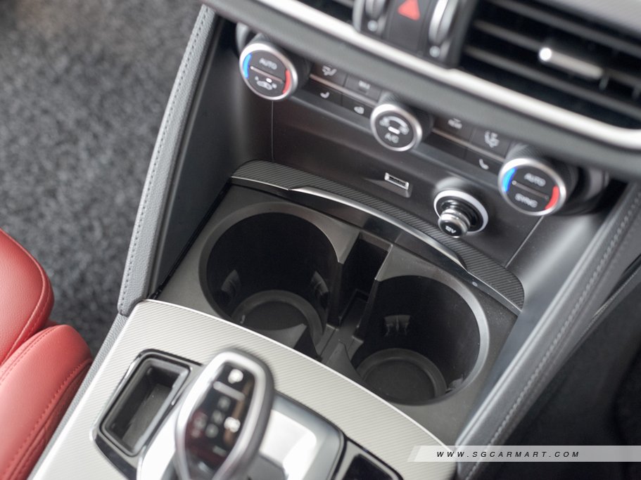 https://i.i-sgcm.com/new_cars/cars/12392/12392_g125