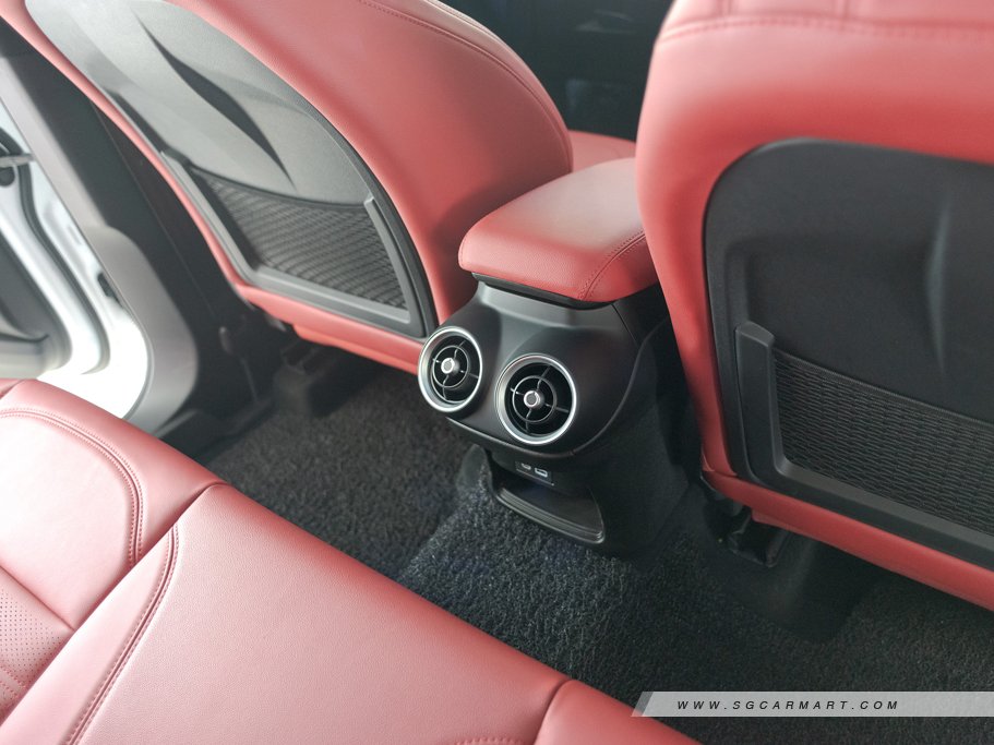 https://i.i-sgcm.com/new_cars/cars/12392/12392_g129