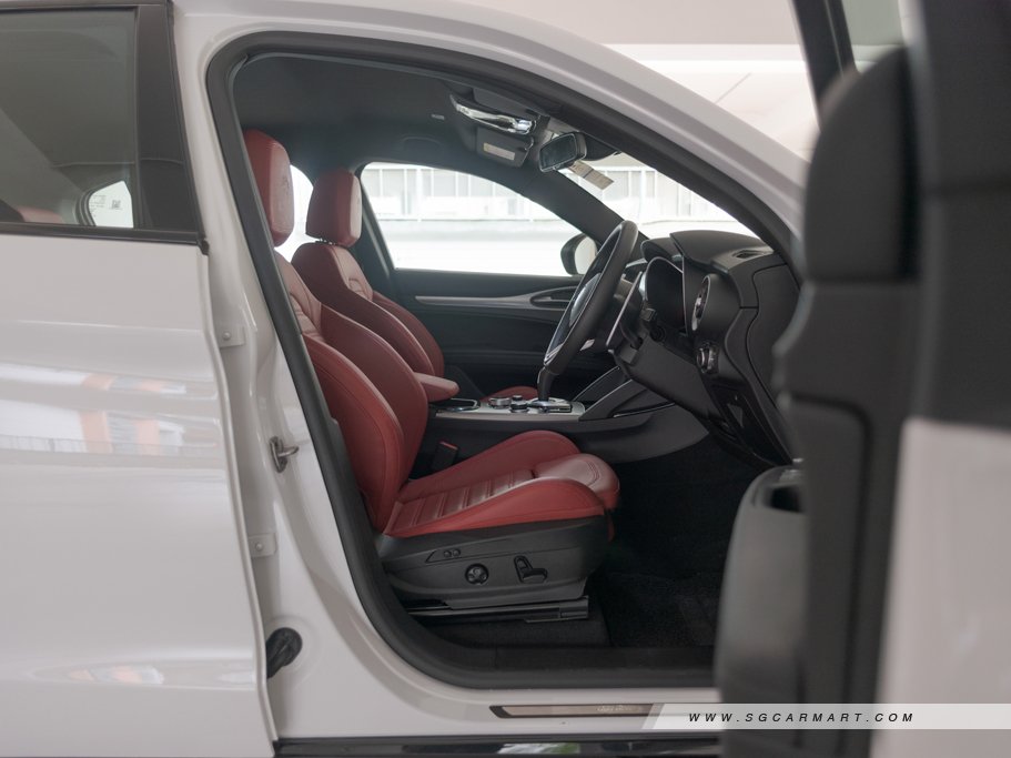 https://i.i-sgcm.com/new_cars/cars/12392/12392_g130