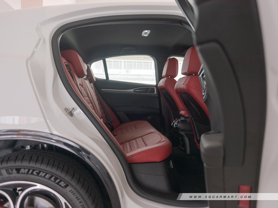 https://i.i-sgcm.com/new_cars/cars/12392/12392_g131