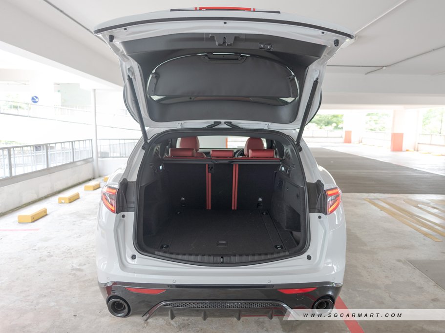 https://i.i-sgcm.com/new_cars/cars/12392/12392_g132