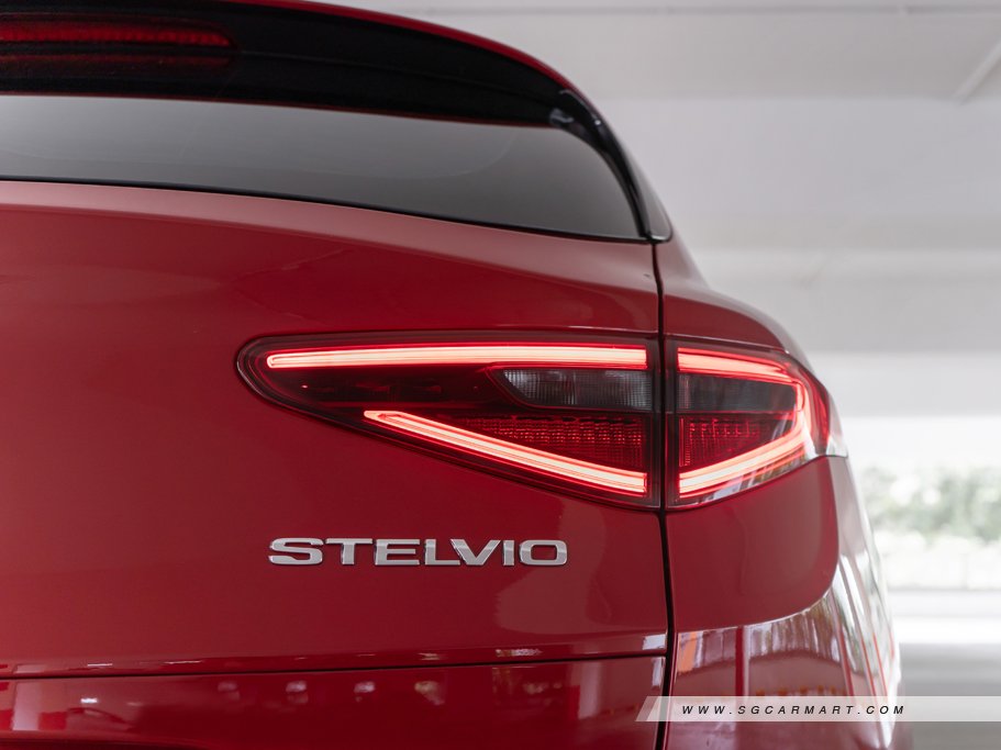 https://i.i-sgcm.com/new_cars/cars/12392/12392_g33