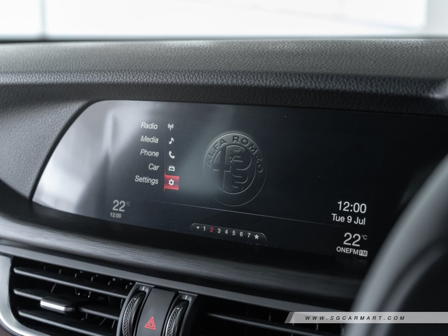 https://i.i-sgcm.com/new_cars/cars/12392/12392_g44