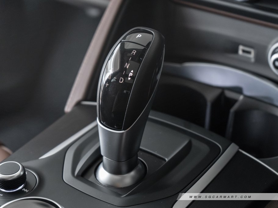https://i.i-sgcm.com/new_cars/cars/12392/12392_g48