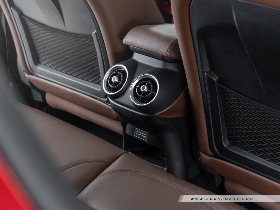 https://i.i-sgcm.com/new_cars/cars/12392/12392_g54