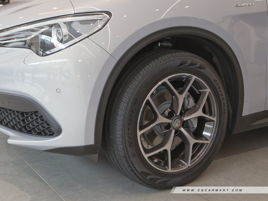 https://i.i-sgcm.com/new_cars/cars/12392/12392_g68