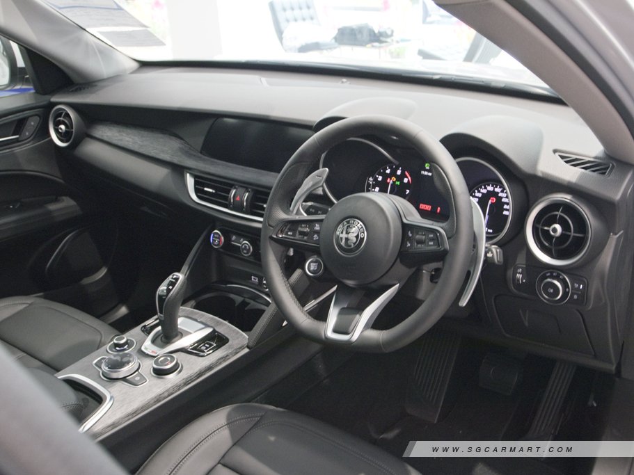 https://i.i-sgcm.com/new_cars/cars/12392/12392_g71