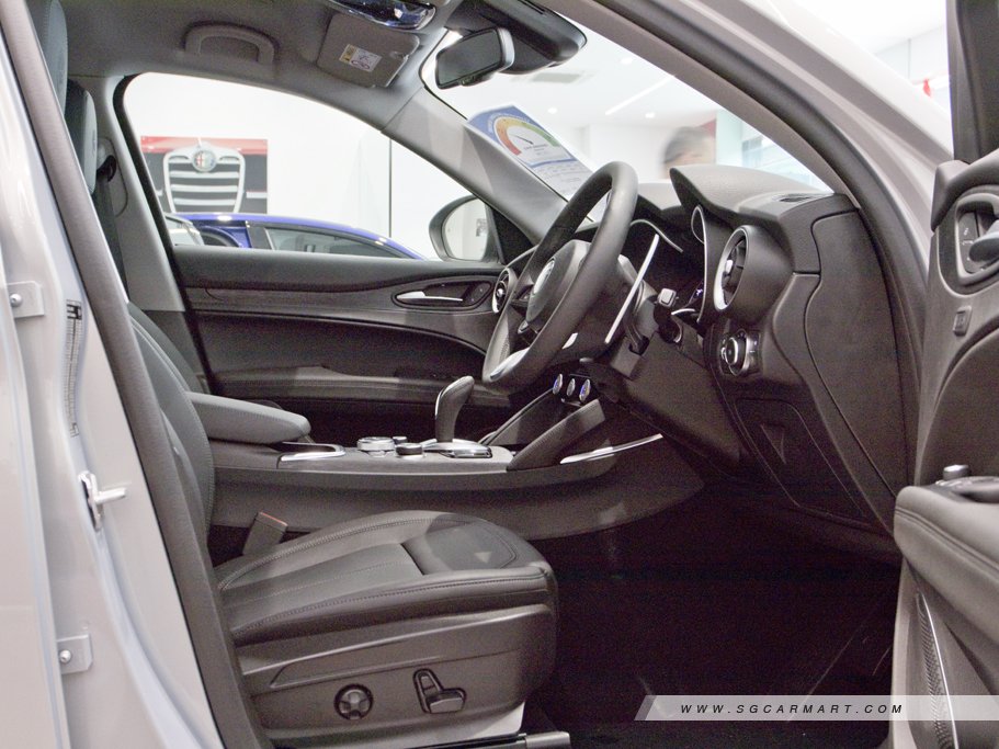 https://i.i-sgcm.com/new_cars/cars/12392/12392_g72