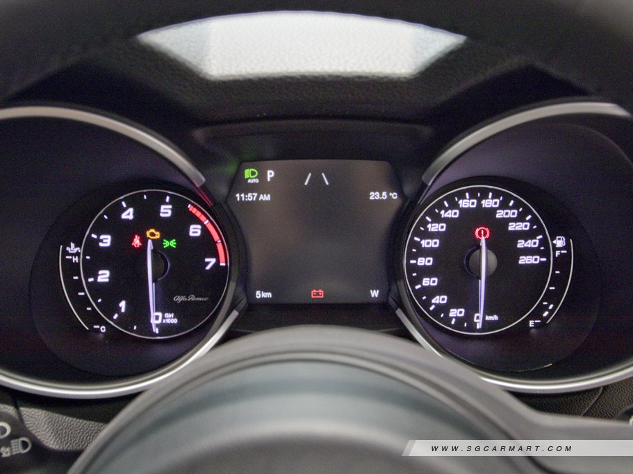https://i.i-sgcm.com/new_cars/cars/12392/12392_g73