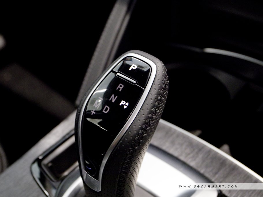 https://i.i-sgcm.com/new_cars/cars/12392/12392_g76