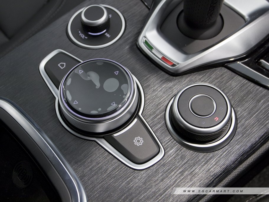 https://i.i-sgcm.com/new_cars/cars/12392/12392_g78