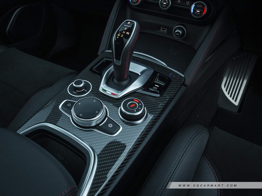 https://i.i-sgcm.com/new_cars/cars/12392/12392_g94