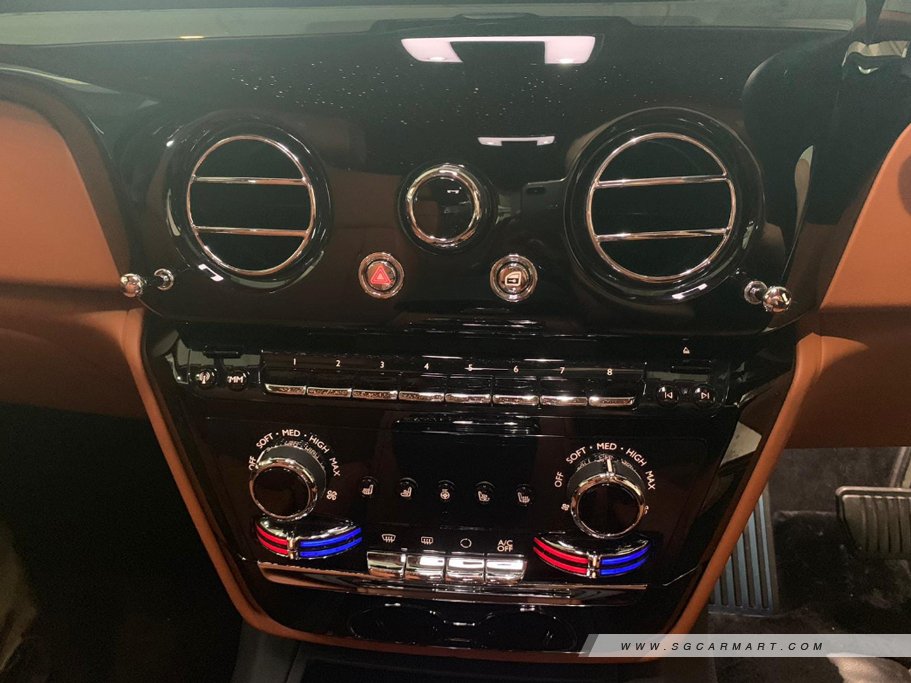 https://i.i-sgcm.com/new_cars/cars/12398/12398_g23