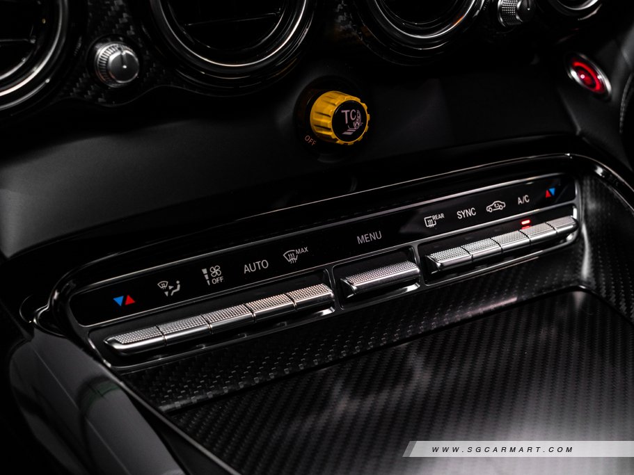 https://i.i-sgcm.com/new_cars/cars/12403/12403_g111