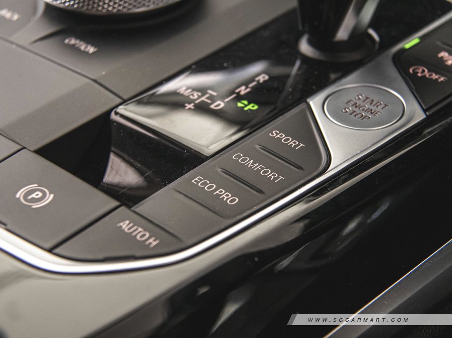 https://i.i-sgcm.com/new_cars/cars/12406/12406_g106