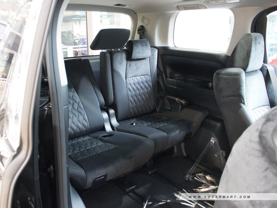 https://i.i-sgcm.com/new_cars/cars/12421/12421_g13