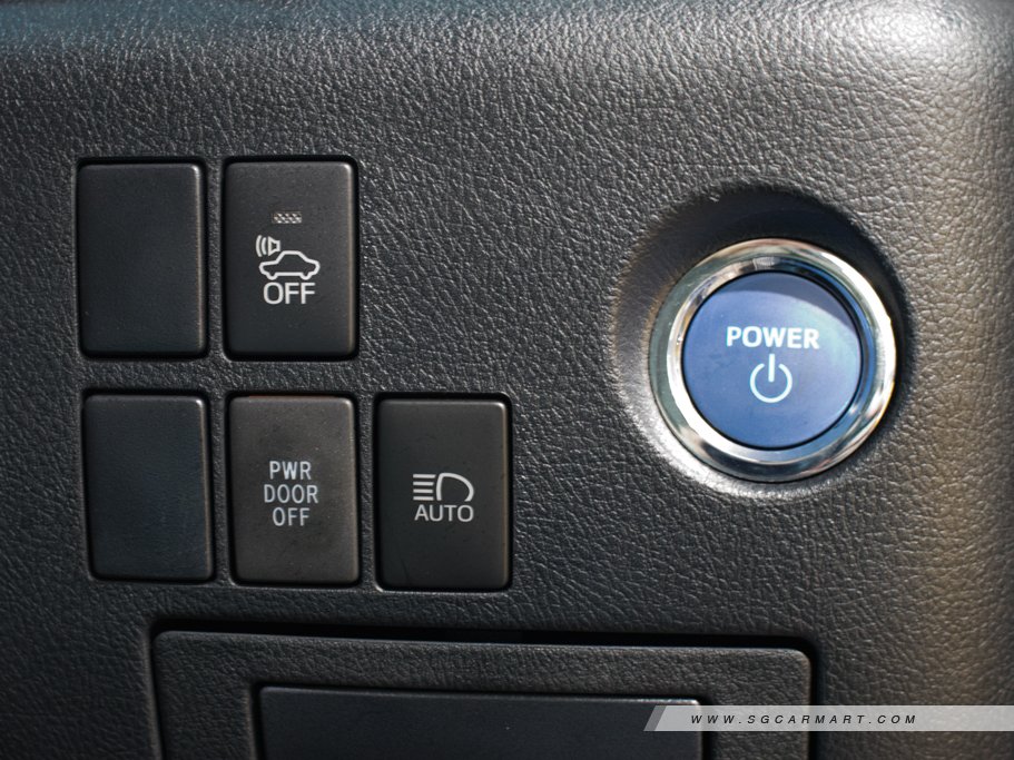 https://i.i-sgcm.com/new_cars/cars/12421/12421_g23