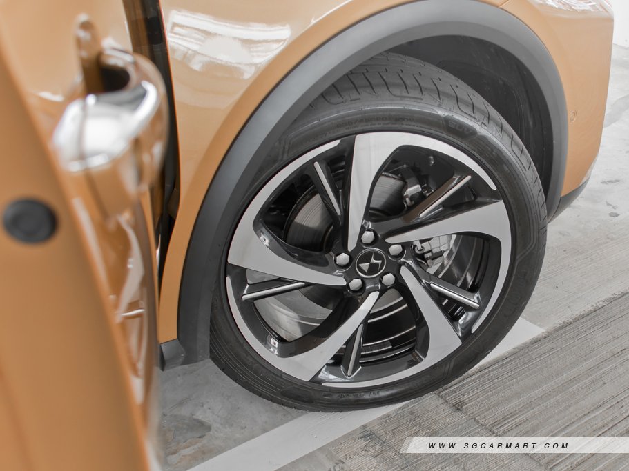 https://i.i-sgcm.com/new_cars/cars/12424/12424_g40