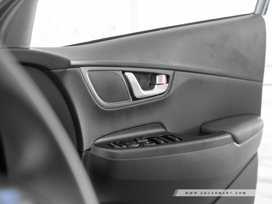 https://i.i-sgcm.com/new_cars/cars/12426/12426_g102