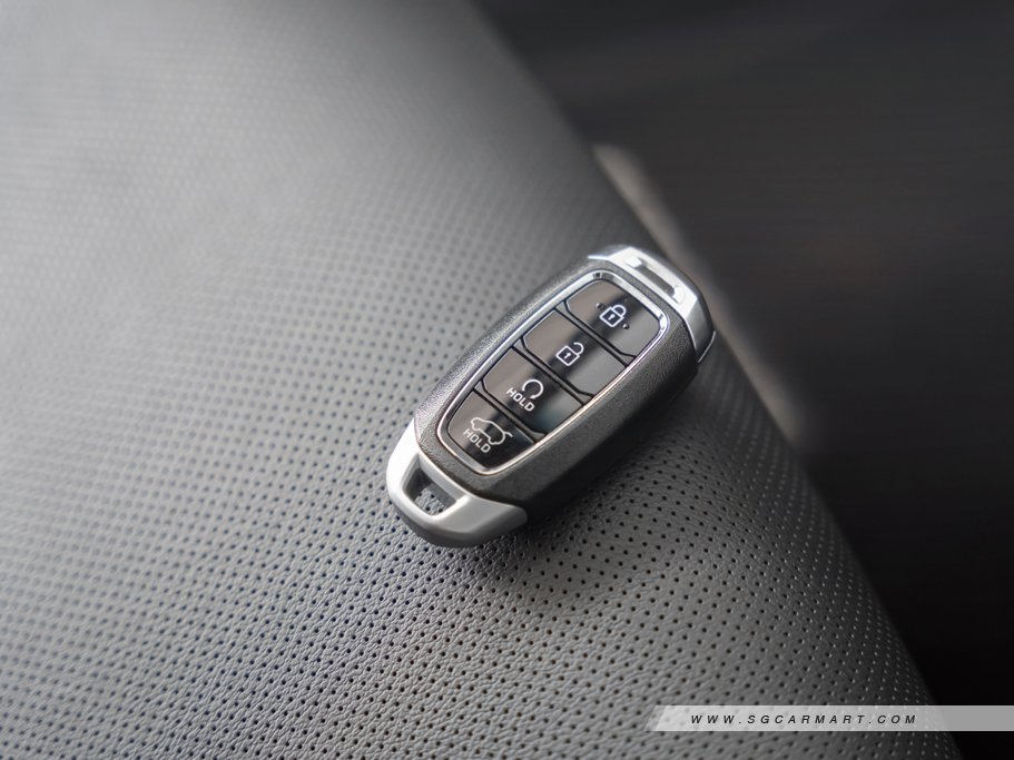 https://i.i-sgcm.com/new_cars/cars/12426/12426_g108