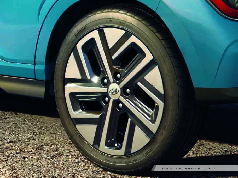 https://i.i-sgcm.com/new_cars/cars/12426/12426_g56