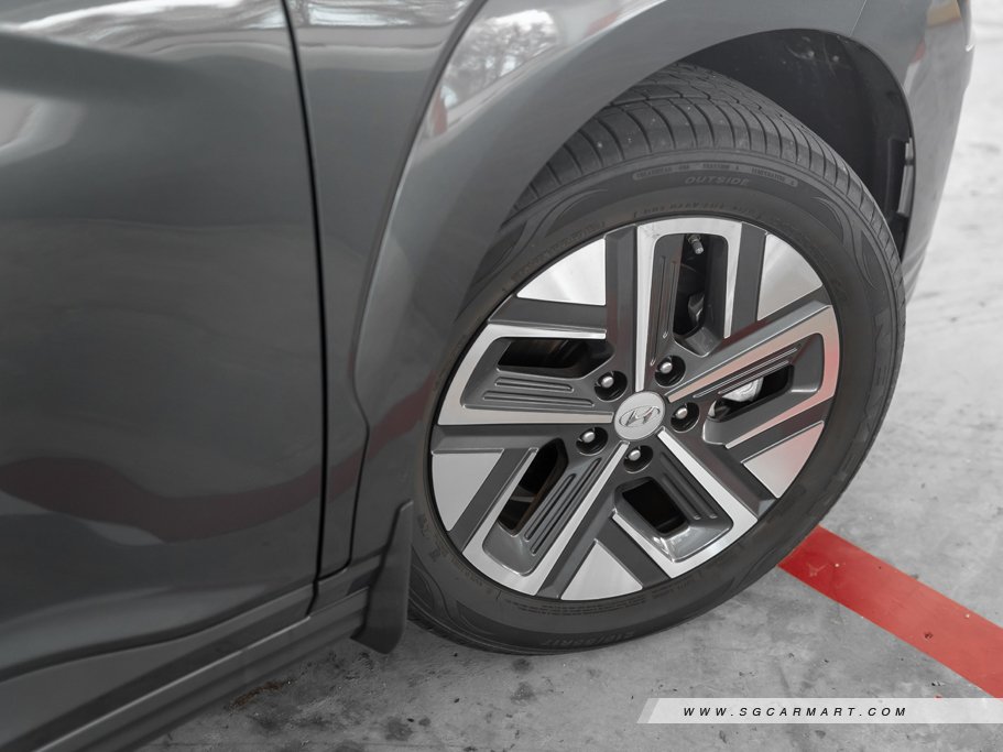 https://i.i-sgcm.com/new_cars/cars/12426/12426_g74