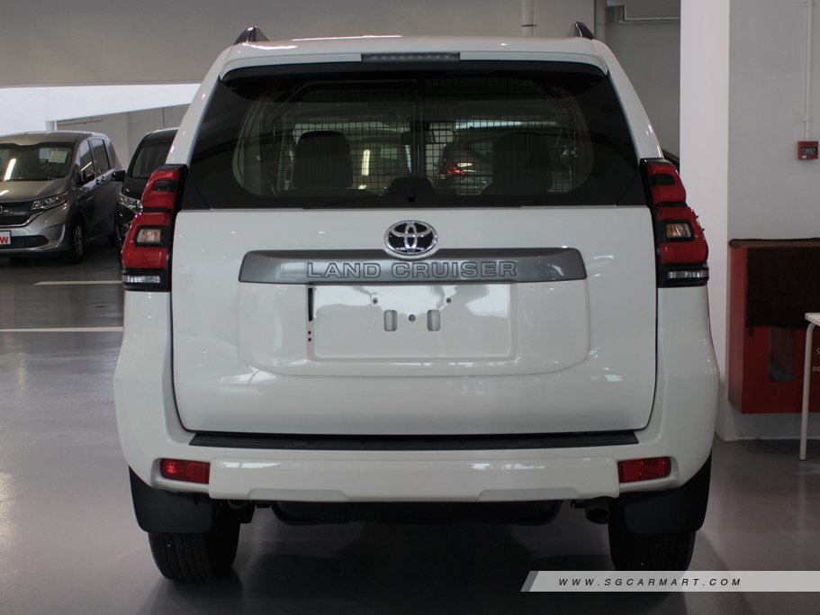 https://i.i-sgcm.com/new_cars/cars/12438/12438_g10
