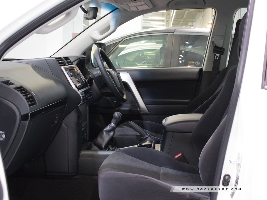 https://i.i-sgcm.com/new_cars/cars/12438/12438_g15