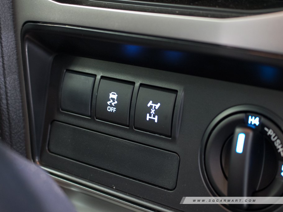 https://i.i-sgcm.com/new_cars/cars/12438/12438_g25