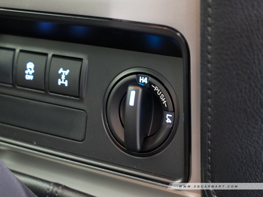https://i.i-sgcm.com/new_cars/cars/12438/12438_g26
