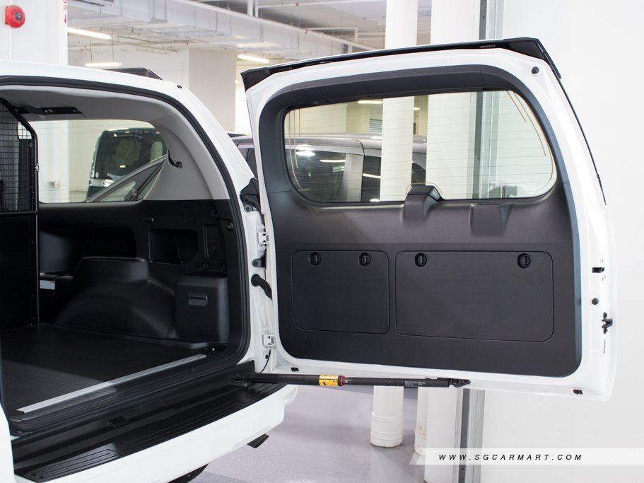 https://i.i-sgcm.com/new_cars/cars/12438/12438_g31