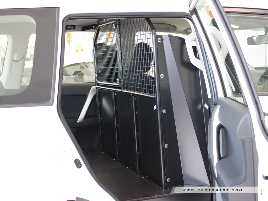 https://i.i-sgcm.com/new_cars/cars/12438/12438_g43