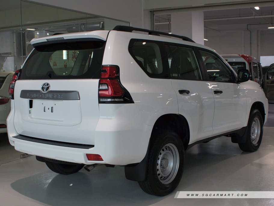 https://i.i-sgcm.com/new_cars/cars/12438/12438_g44