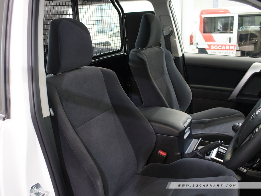 https://i.i-sgcm.com/new_cars/cars/12438/12438_g46